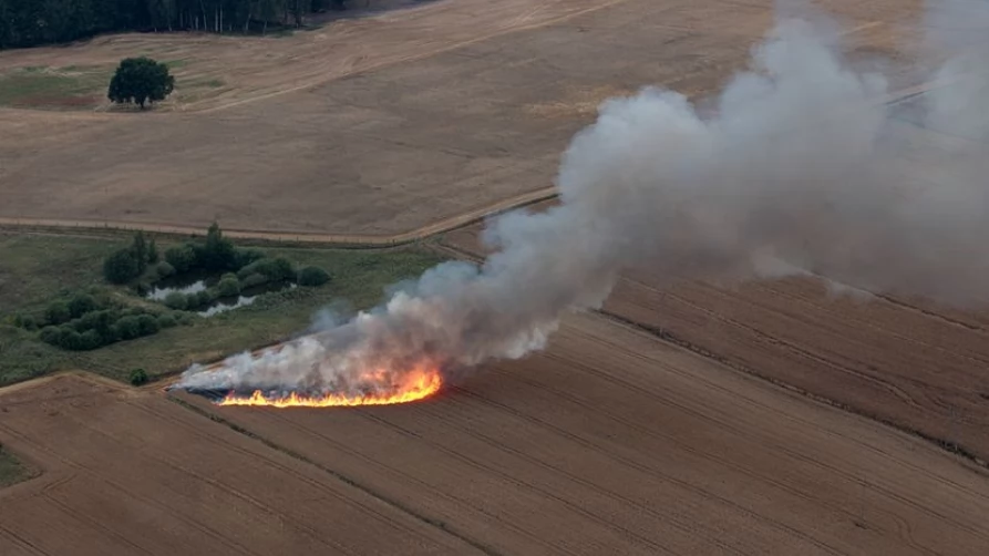Pożar na polu - zdjęcie poglądowe