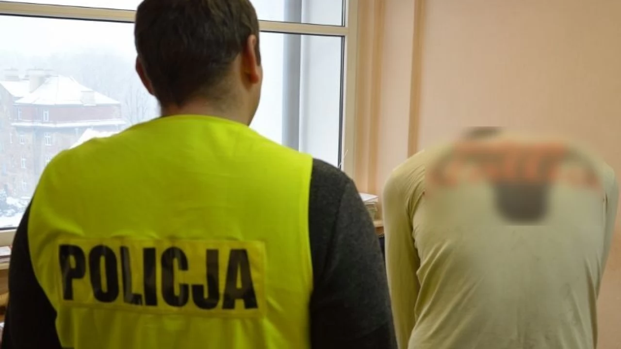 Po pijaku uszkodził drzwi