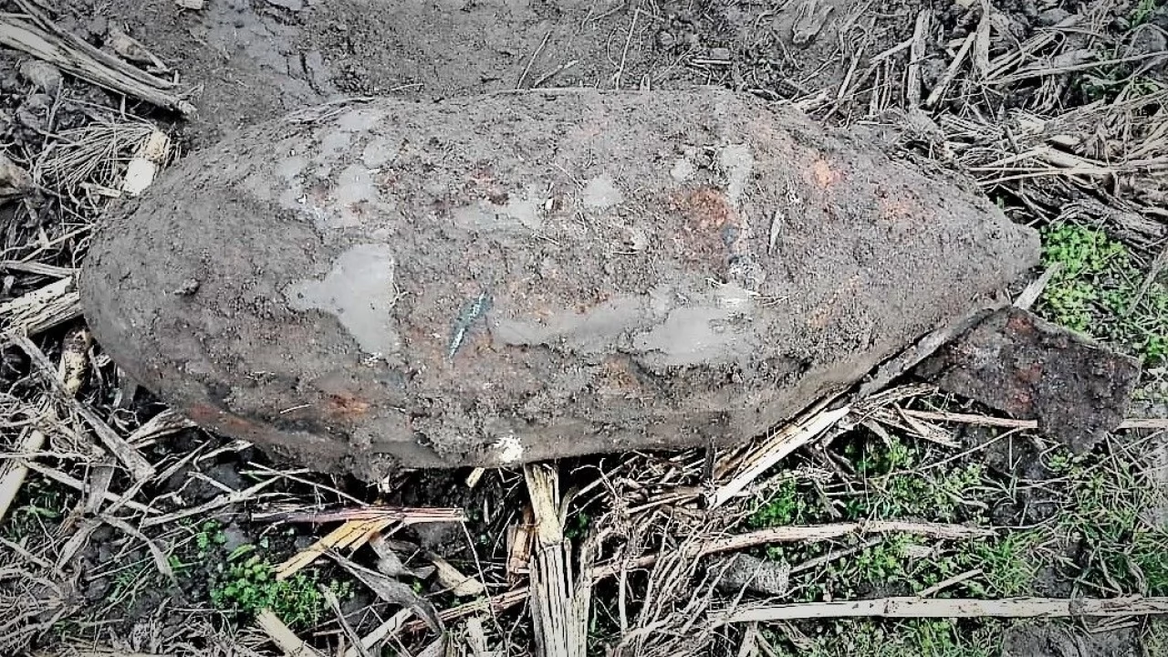 Podczas prac polowych wykopali bombę z czasów II wojny światowej