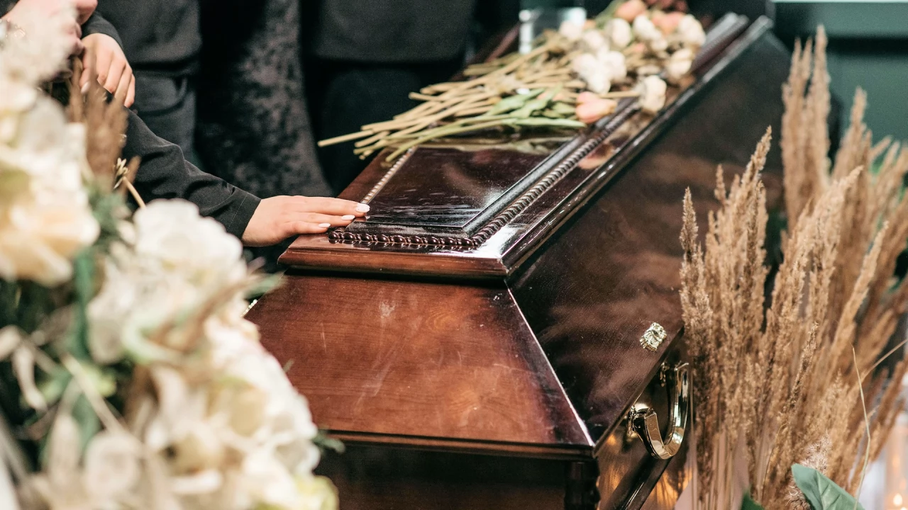 Pogrzeb w rodzinie? Te pieniądze z ZUS mogą Ci pomóc