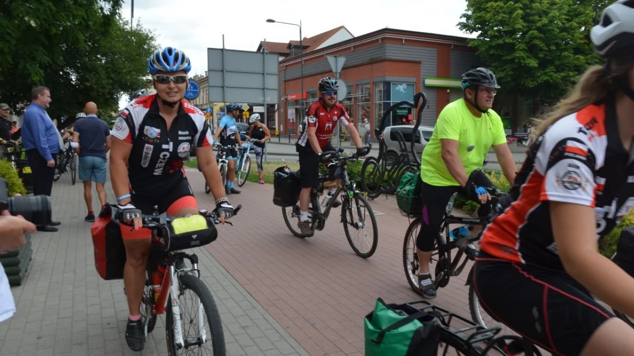 Pojechali promować Wiślaną Trasę Rowerową