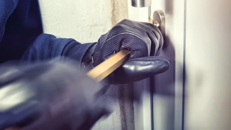 Policja radzi jak nie dać się okraść podczas wakacji