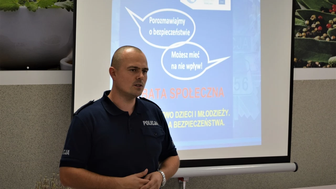 Policjanci debatowali z młodzieżą o bezpieczeństwie