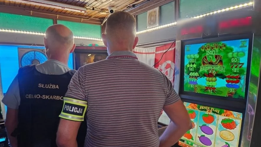 Policjanci i celnicy zabezpieczyli nielegalne automaty do gier