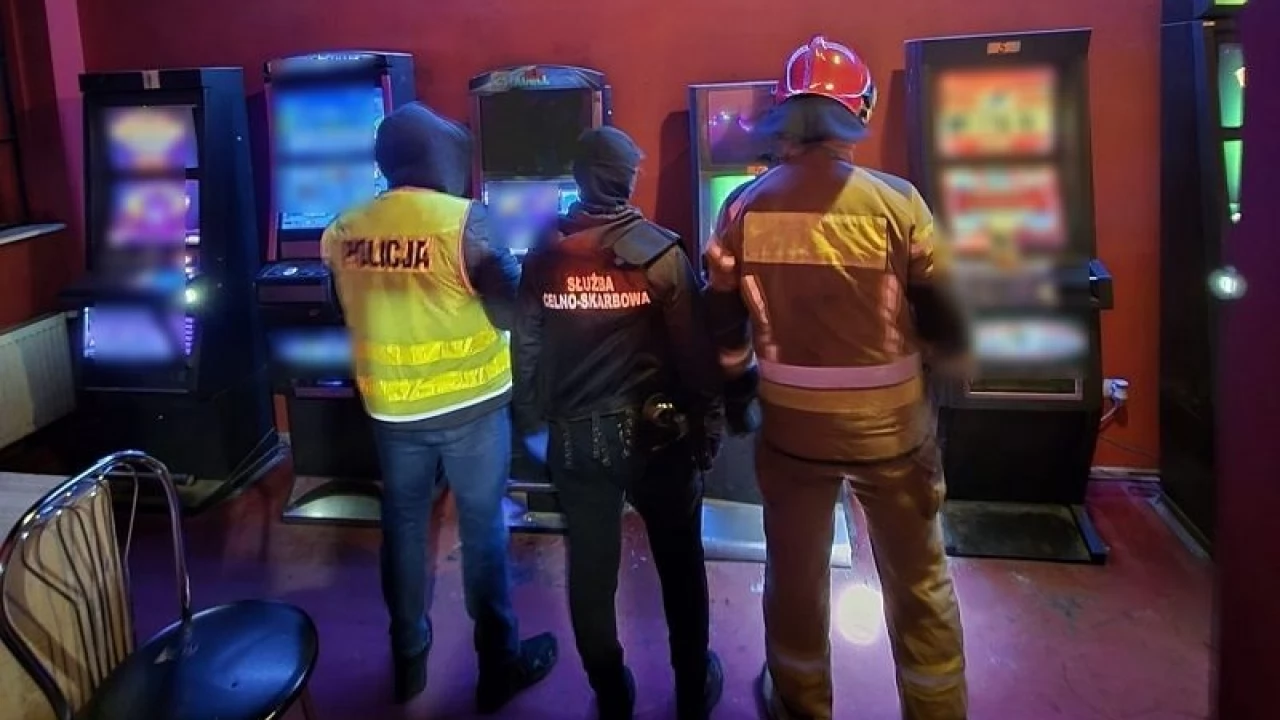 Policjanci, KAS i strażacy uderzyli w nielegalny hazard