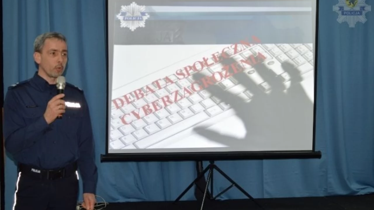 Policjanci ostrzegali przed cyberzagrożeniami