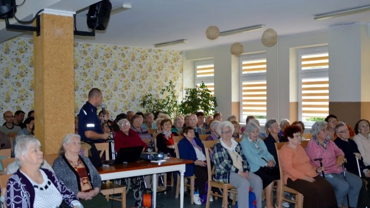 Policjanci ostrzegali przed cyberzagrożeniami