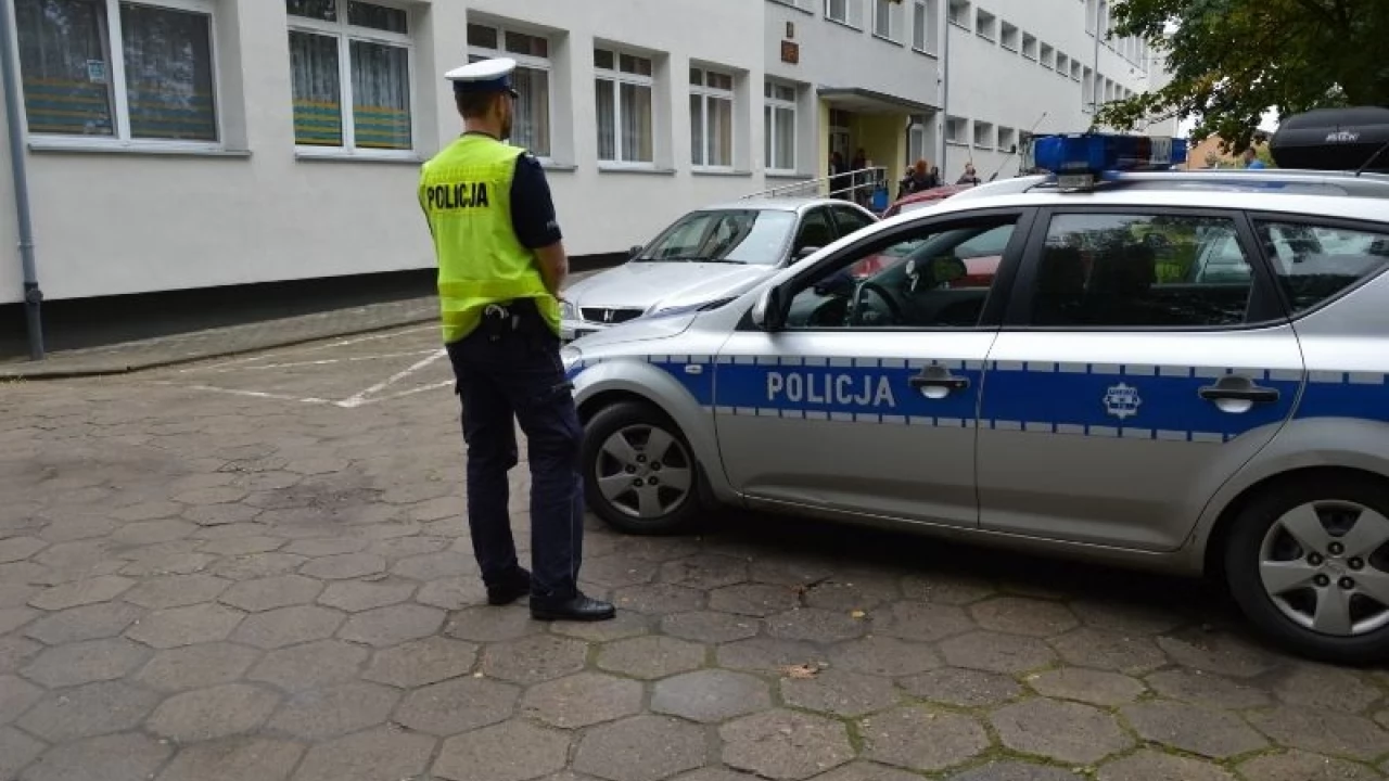 Policjanci patrolują okolice szkół