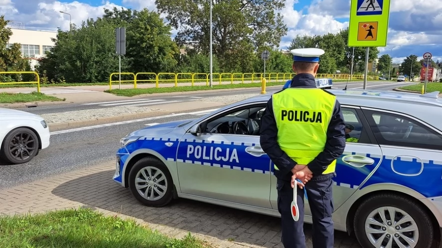 Policjanci patrolują okolice szkół
