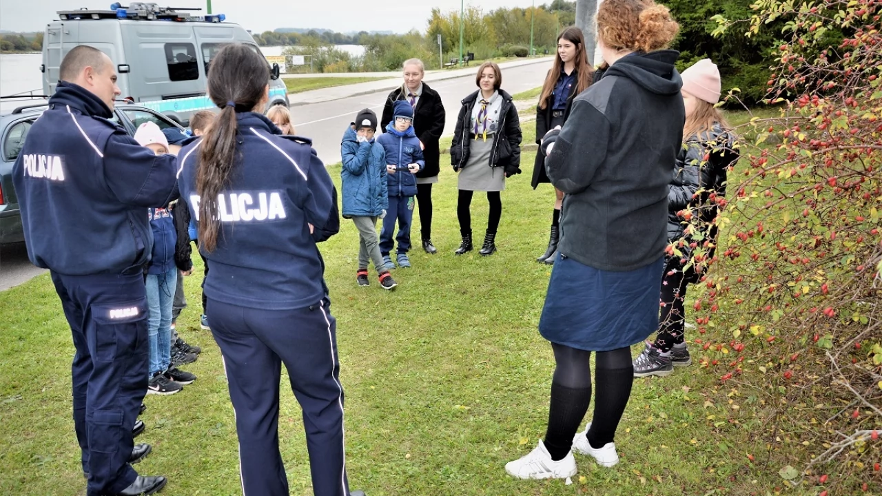 Policjanci spotkali się z zuchami