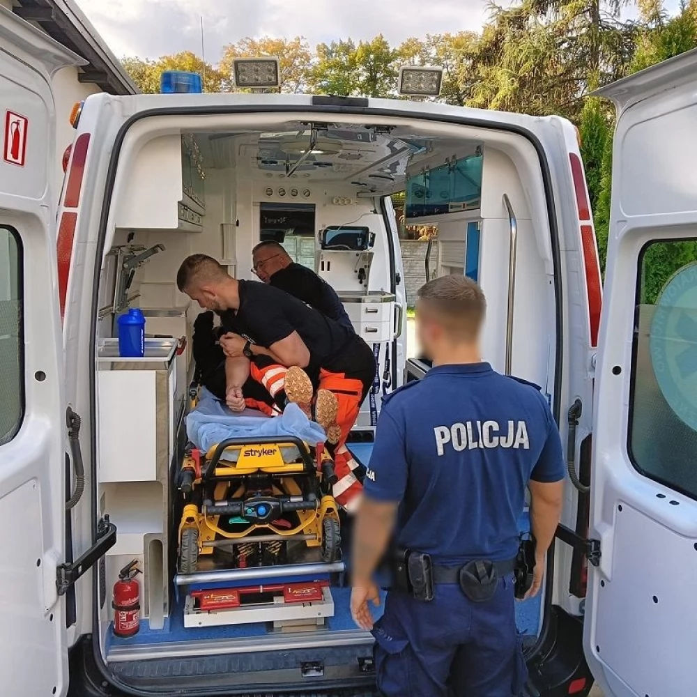 Policjanci szkolili ratowników medycznych z zasad bezpieczeństwa i samoobrony
