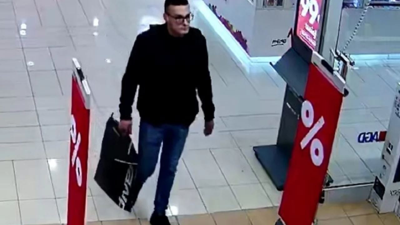 Policjanci szukają mężczyzny, który może mieć związek z kradzieżą