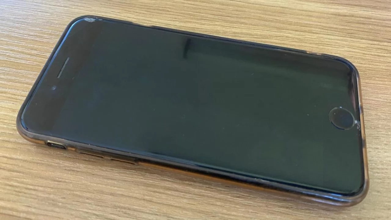 Policjanci szukają właściciela telefonu