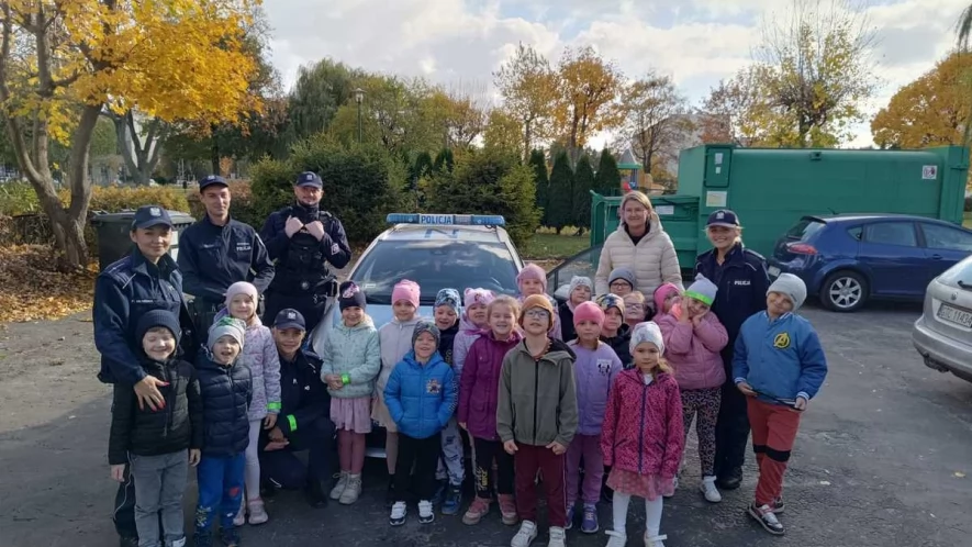 Policjanci uczyli bezpieczeństwa na drodze