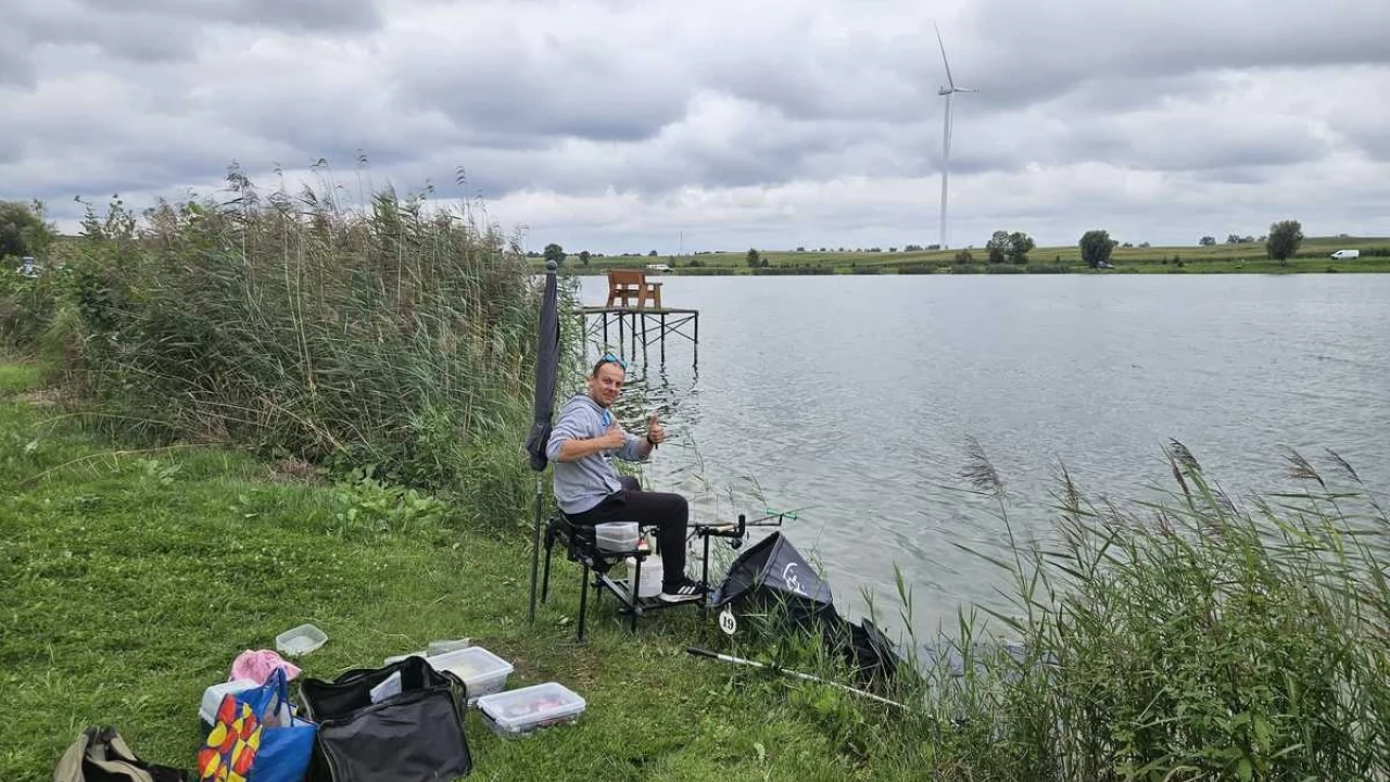 Policjanci w nietypowej roli - sprawdzili się jako wędkarze