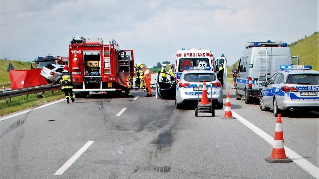Policjanci wyjaśniają okoliczności tragedii na A1