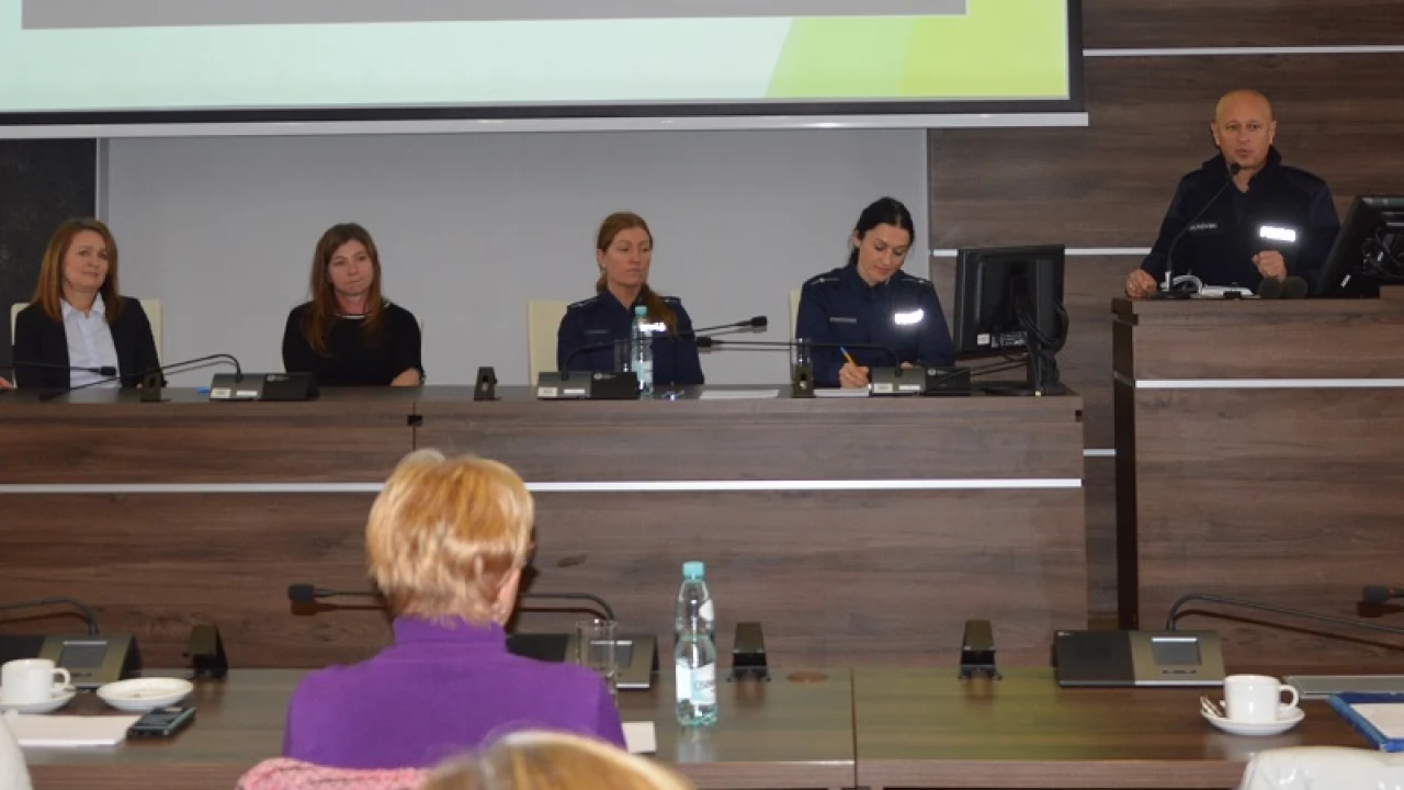 Policjanci zapraszają na debatę