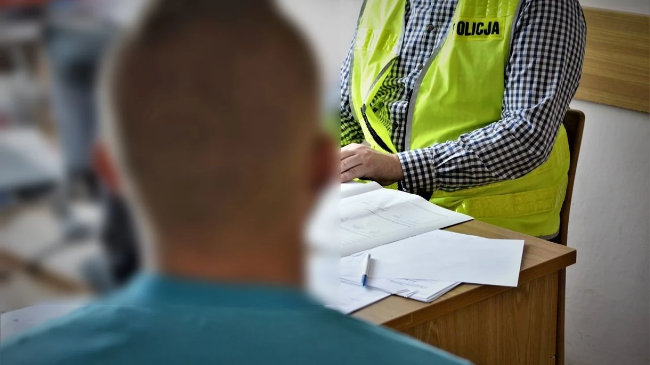 Policjanci zatrzymali dwóch mężczyzn podczas transakcji narkotykowej