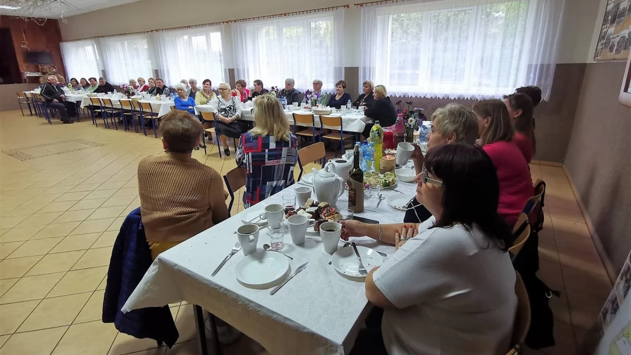 Policjantka ostrzegała seniorów przed oszustami