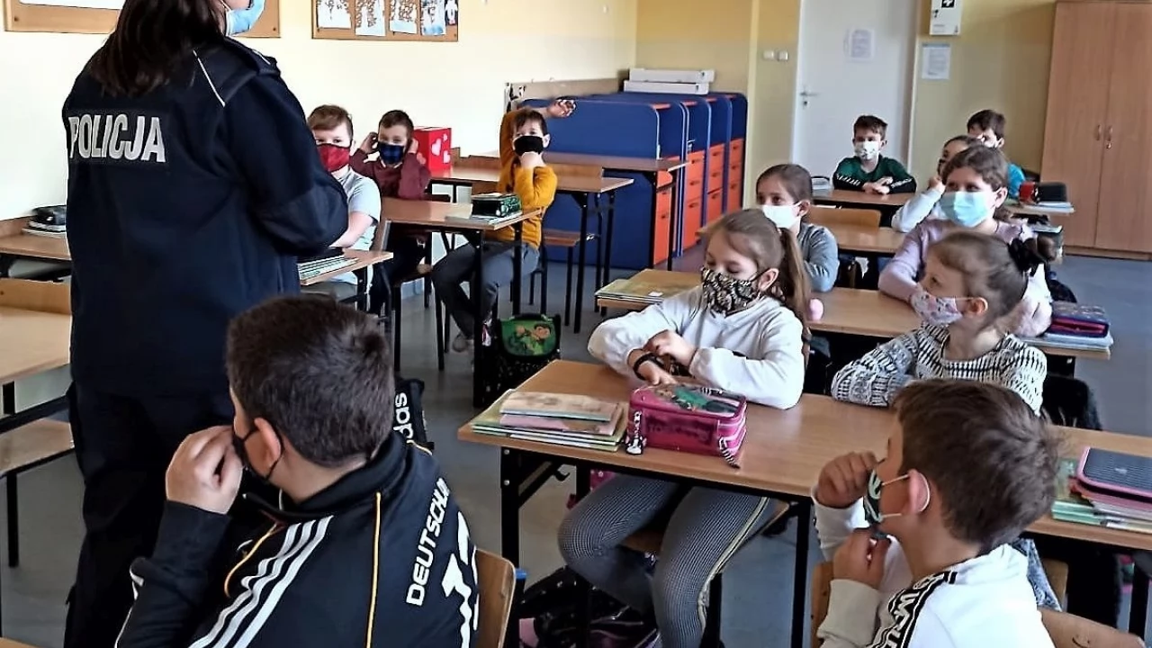 Policjantka spotkała się z pierwszoklasistami