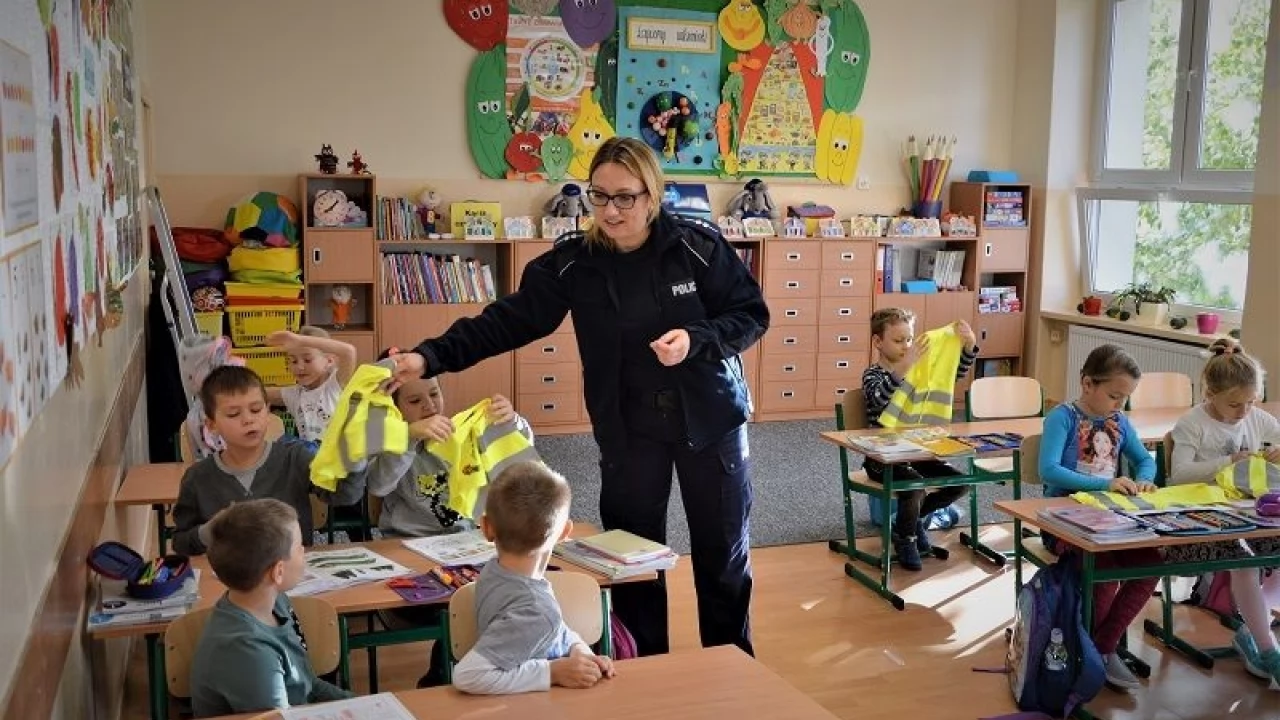 Policjantka uczyła najmłodszych bezpieczeństwa