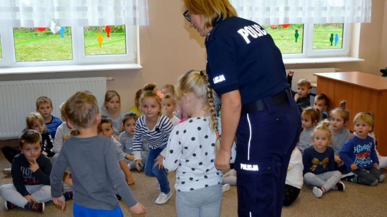 Policjantki spotkały się z przedszkolakami