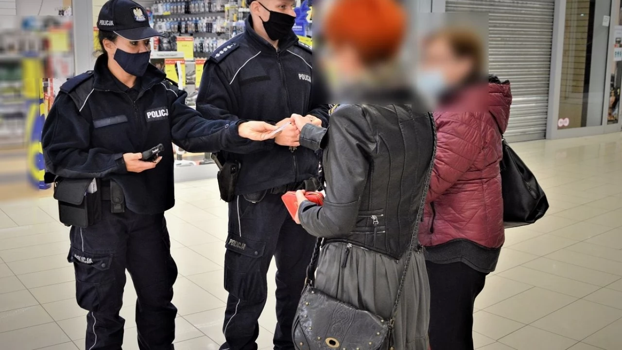 Policyjne działania w związku z COVID-19. Tylko w weekend kilkadziesiąt interwencji