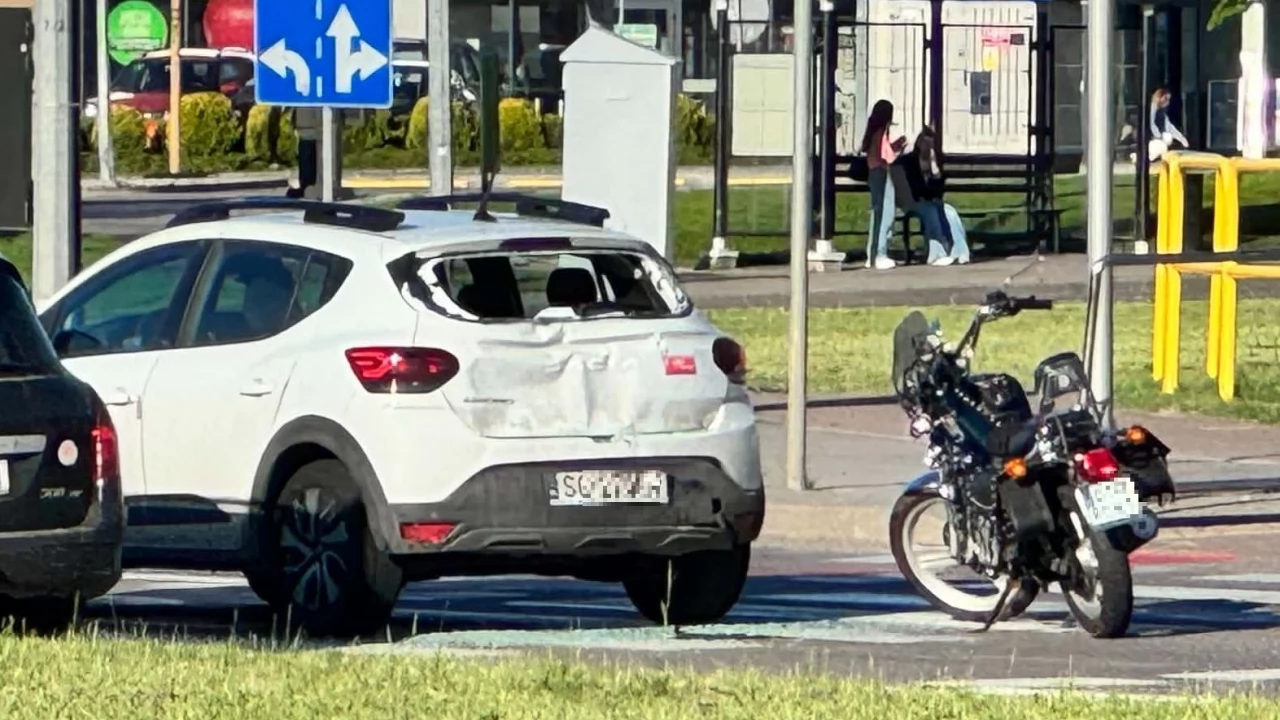 Poranne zderzenie osobówki z motocyklem
