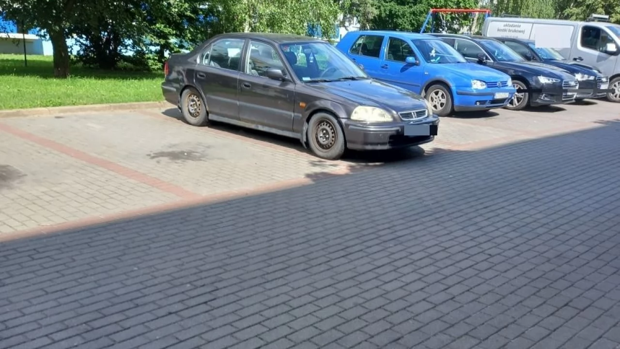 Porzucony samochód - proszę o interwencję