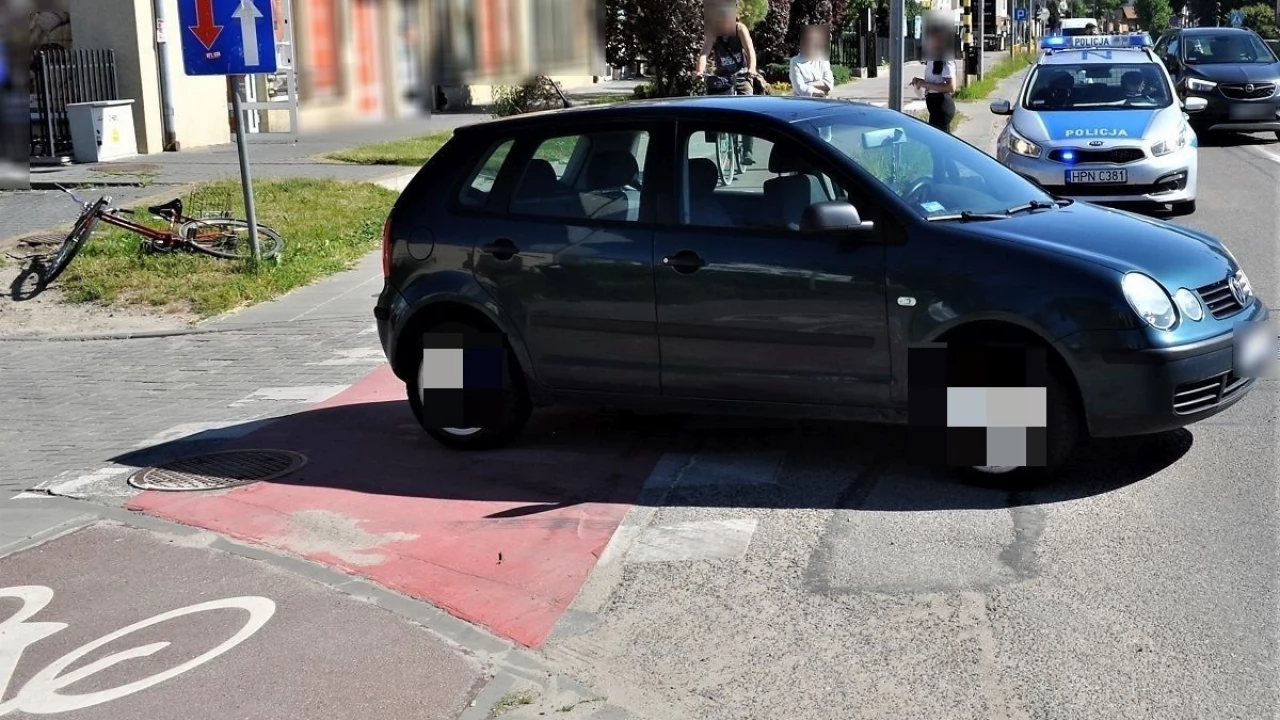 Potrącenie na przejeździe rowerowym. Policja przypomina: "Rowerzyści pełnoprawnymi uczestnikami ruchu"