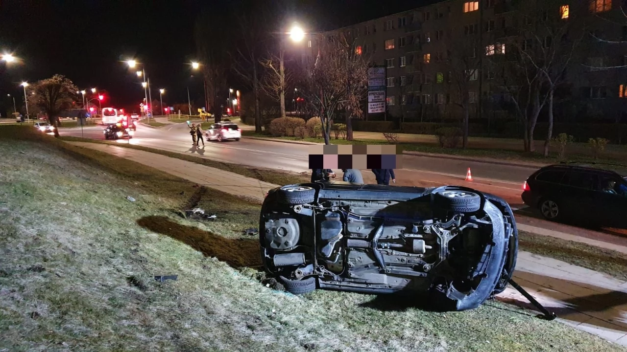 Poważny wypadek na Wojska Polskiego. Auto staranowało pieszych
