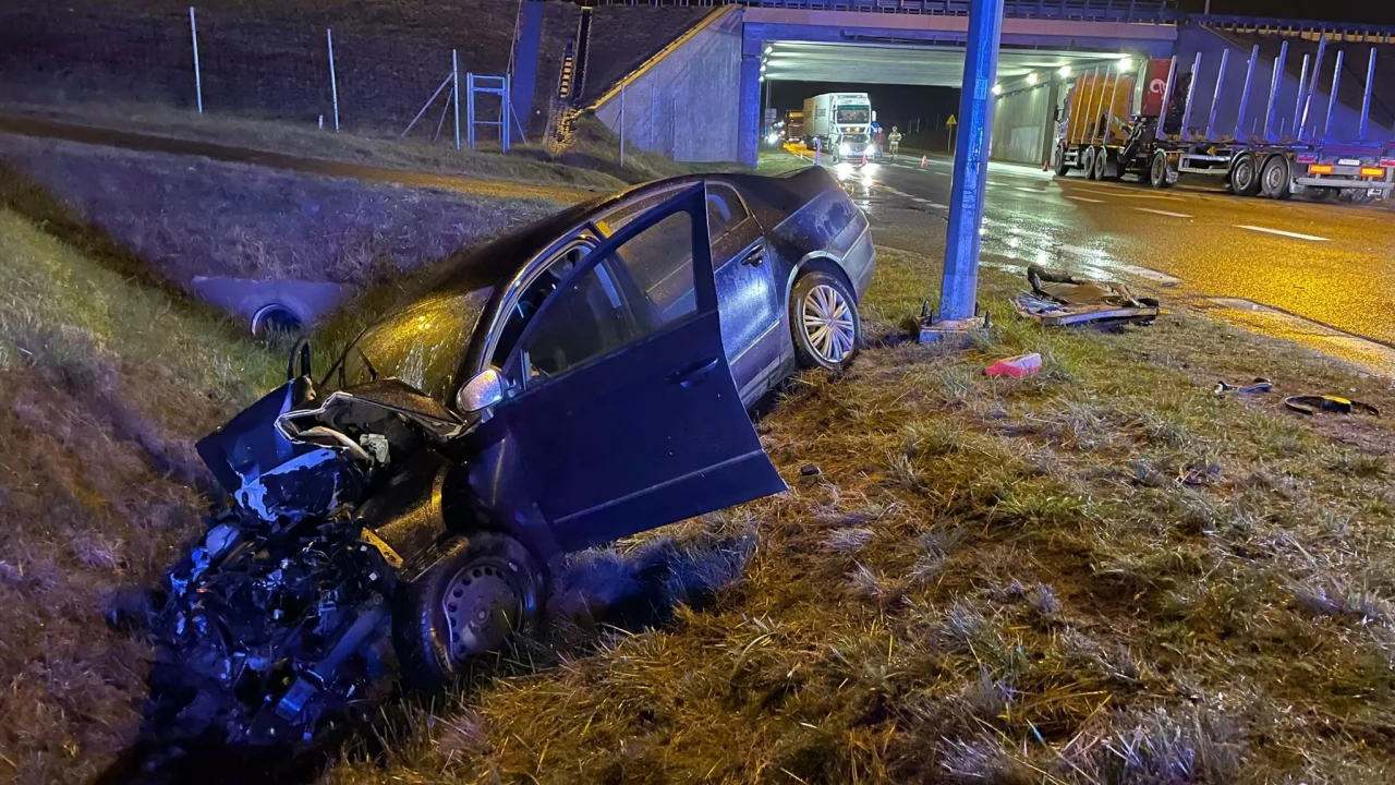 Poważny wypadek w Ropuchach. Dwie osoby w szpitalu