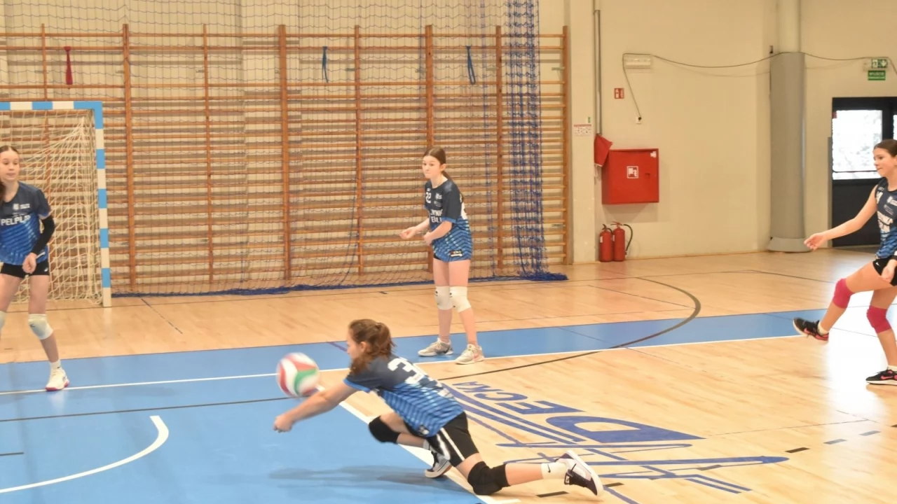 Powiatowe Igrzyska Dzieci w Piłkę Siatkową "4"