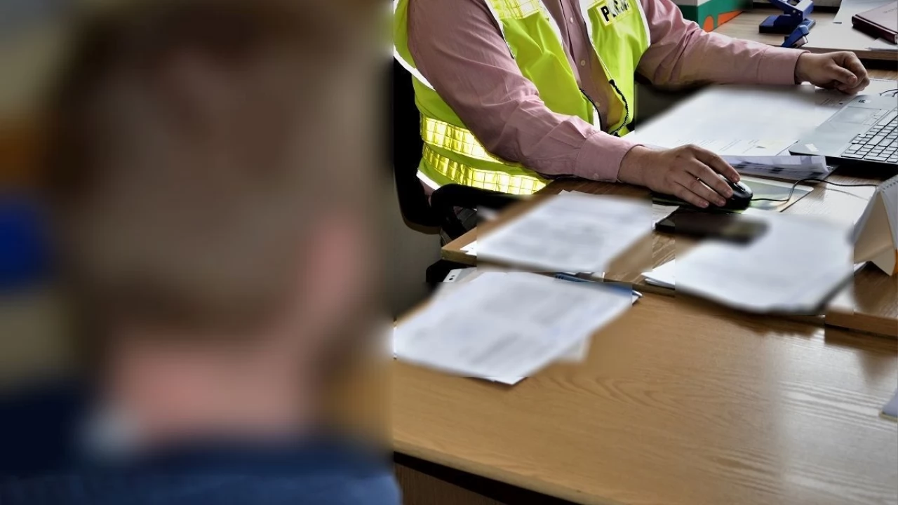 Powybijał szyby i groził śmiercią. Losem 24-latka zajmie się sąd