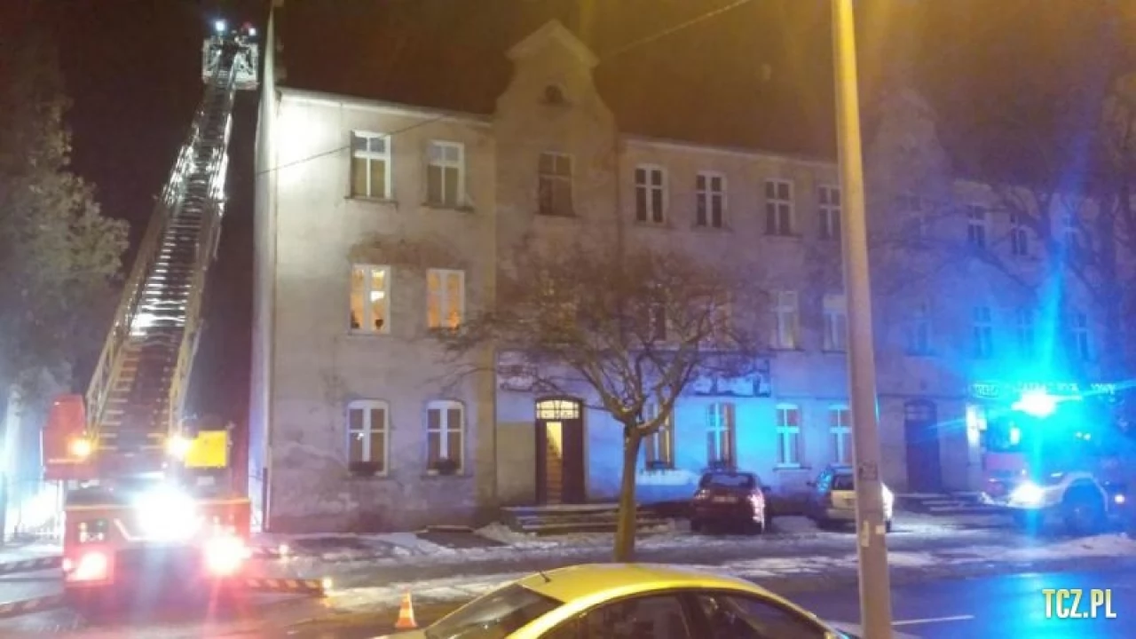 Pożar i wieczorny wypadek. Poszkodowana kobieta w ciąży i 3 dzieci
