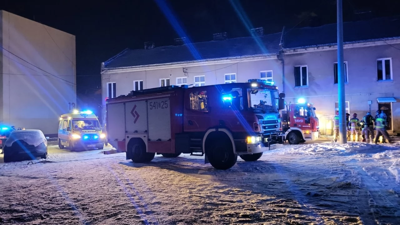 Pożar na Piaskowej. Dwóch bezdomnych w płonącym pustostanie