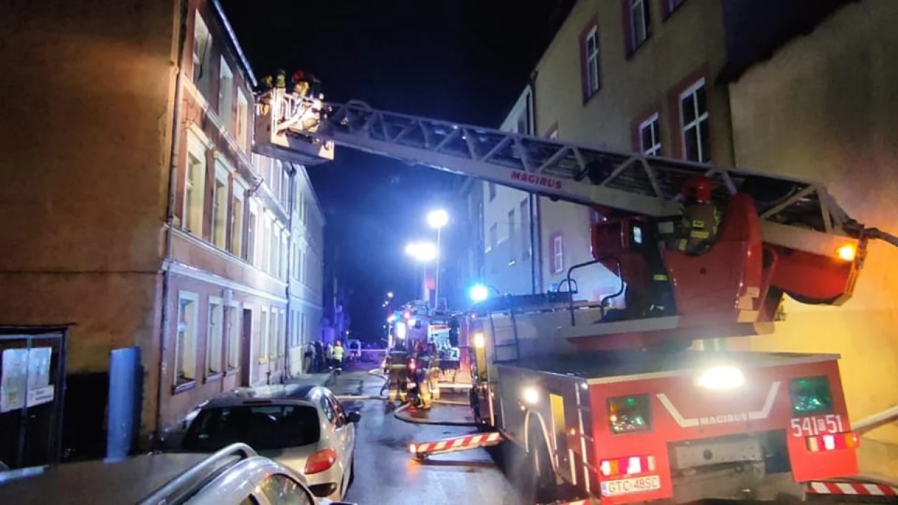 Pożar na Pomira, mieszkańcy ewakuowani