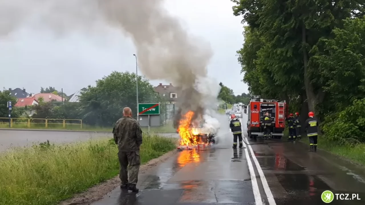 Pożar samochodu na ul. Bałdowskiej koło Oerlikonu