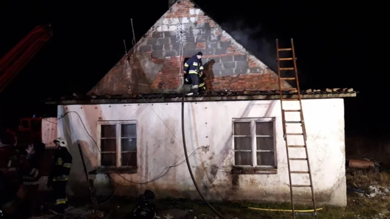 Pracowity wieczór strażaków. W Bielawkach płonęło poddasze, w Tczewie piwnica