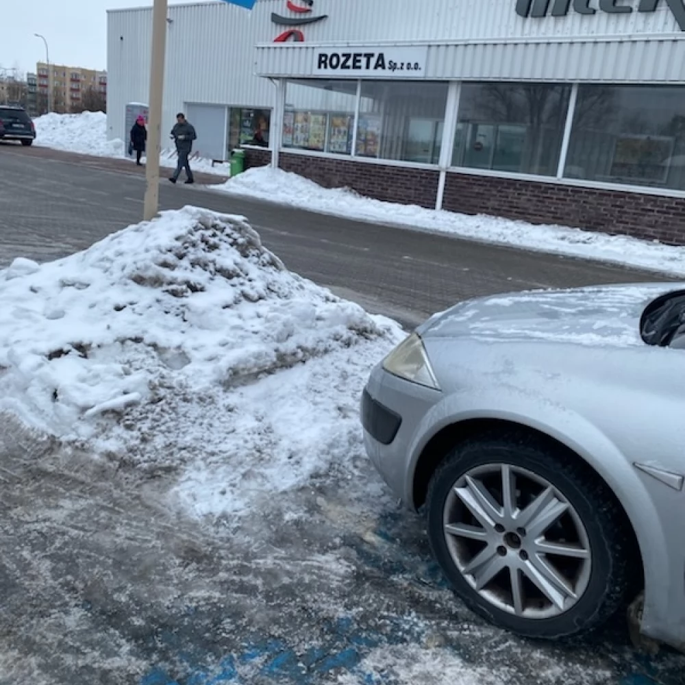 Problem nieodśnieżonych miejsc dla osób niepełnosprawnych