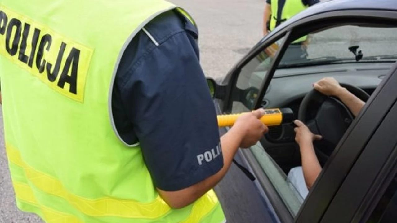 Prowadził, choć nie mógł, uciekał przed mundurowymi i przyznał się do narkotyków
