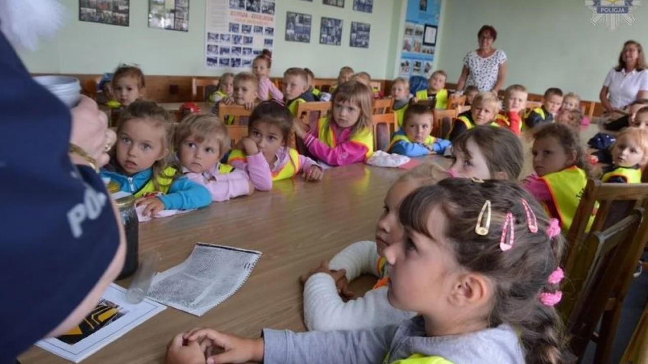 Przedszkolaki wylądowały na komendzie