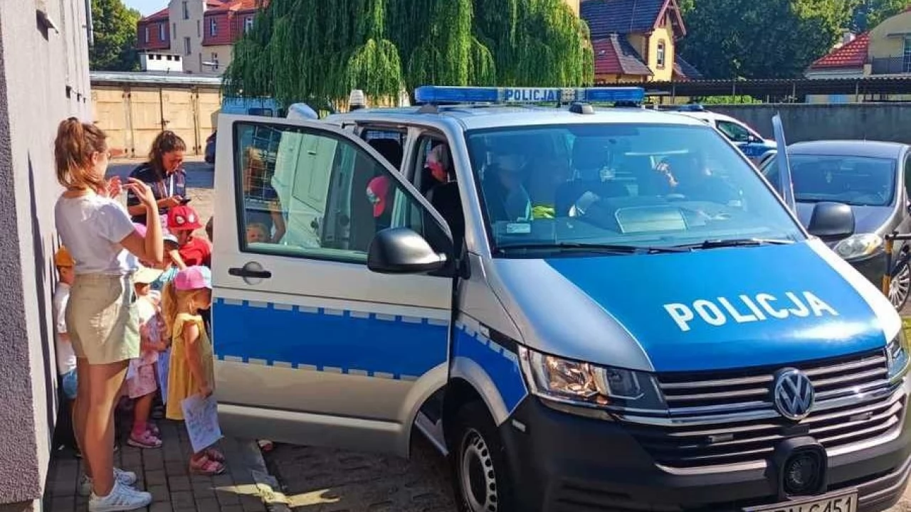 Przedszkolaki z wizytą na komendzie