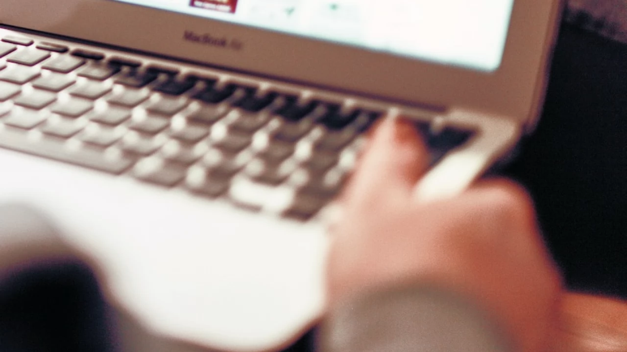 Przeżywasz żałobę? W Hospicjum uzyskasz bezpłatne, fachowe wsparcie ONLINE