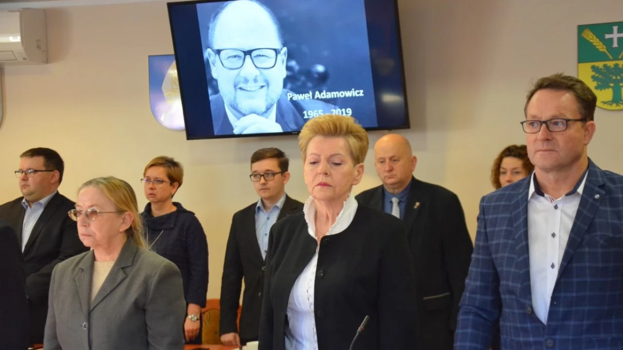 Radni powiatowi uczcili pamięć Pawła Adamowicza