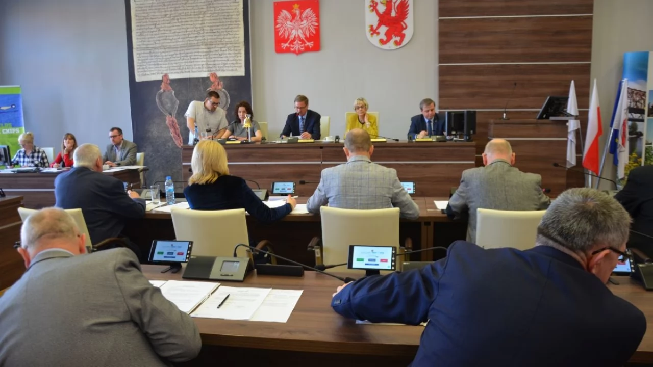 Radni przyjęli korektę budżetu - są środki na rolkowisko i bieżnię przy SP12
