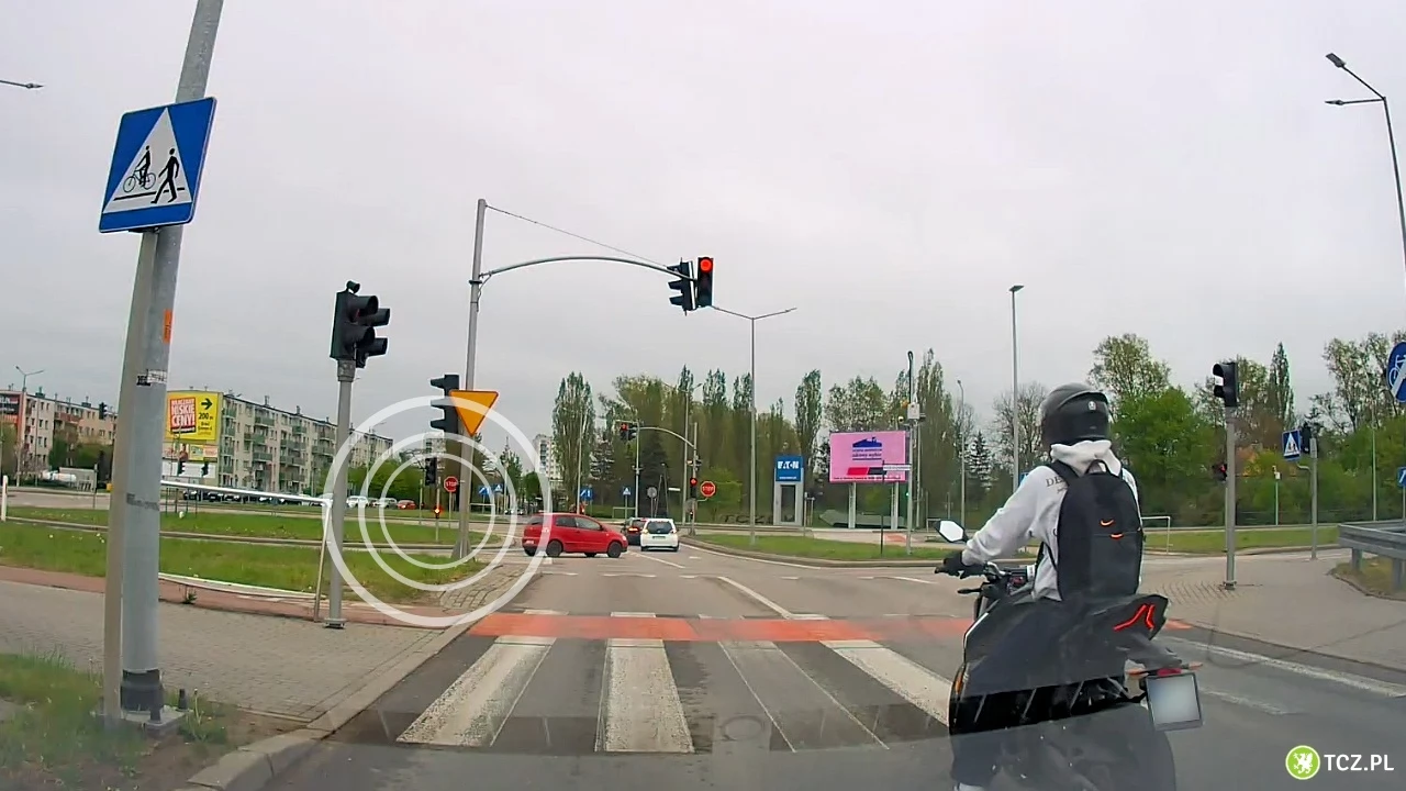 Red Light. Czy ten kierowca zasługuje na mandat?
