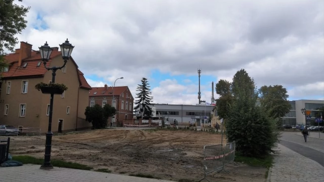 Remont drogi w Pieniążkowie i modernizacja parkingu w Gniewie
