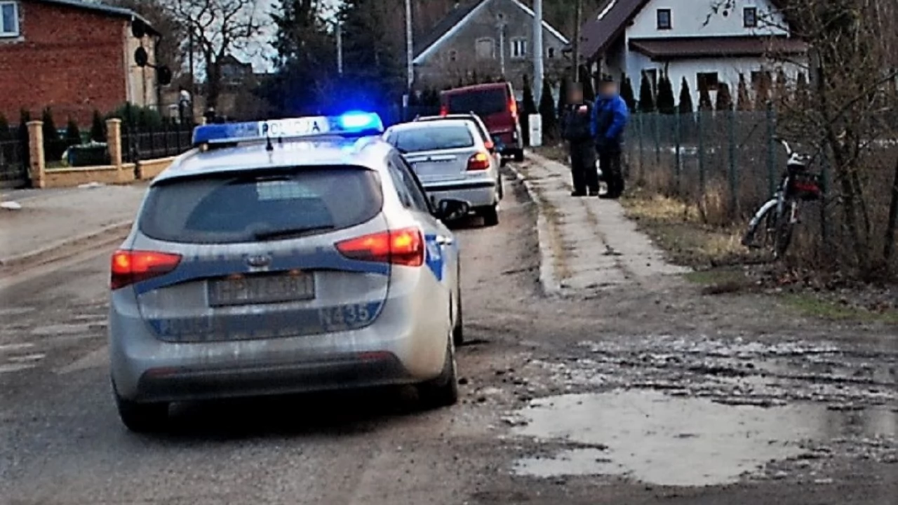 Rowerzysta wymusił pierwszeństwo i wpadł prosto pod koła. Miał 2,5 promila...