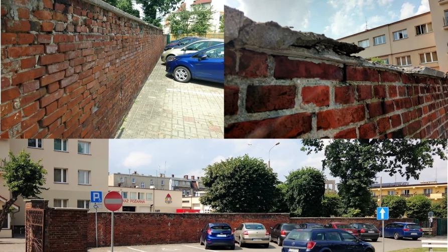Stary mur przy urzędzie